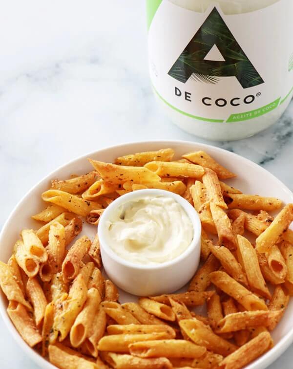 Pasta chips con crema de coco